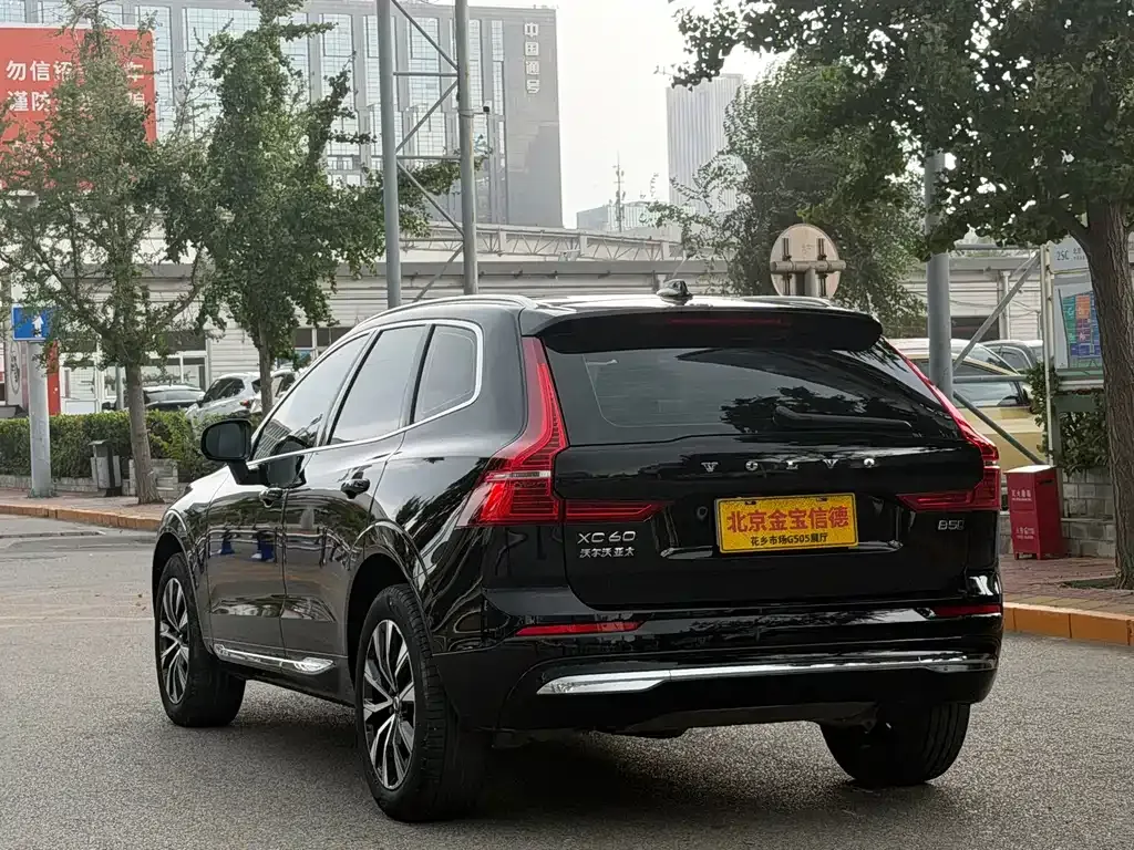 Volvo XC60 — фото 10
