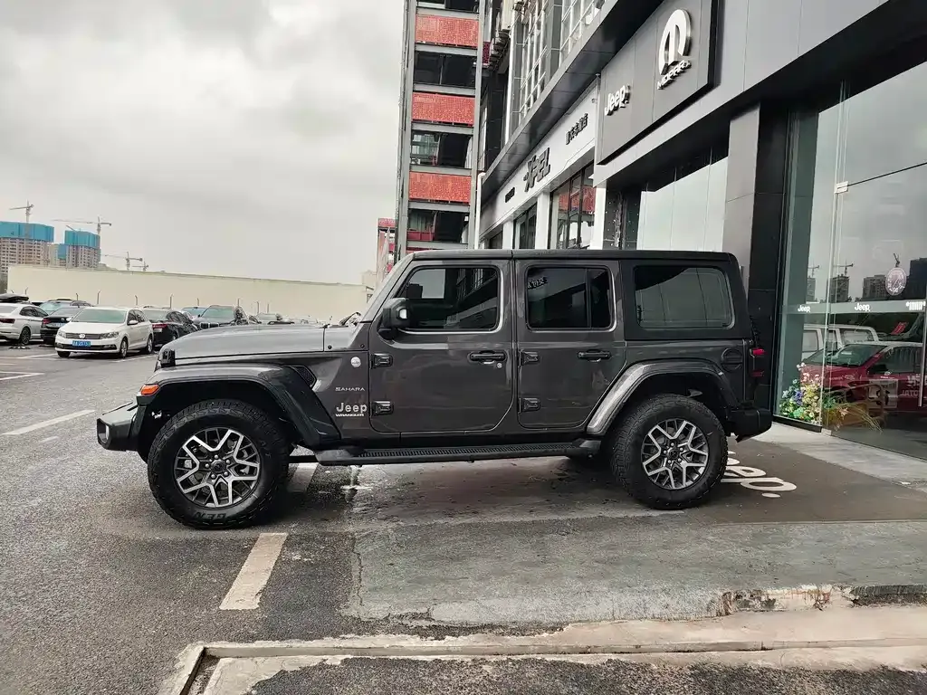 Jeep Wrangler — фото 9
