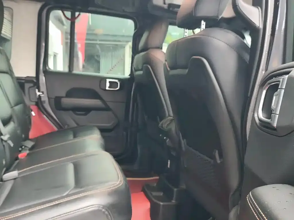 Jeep Wrangler — фото 2