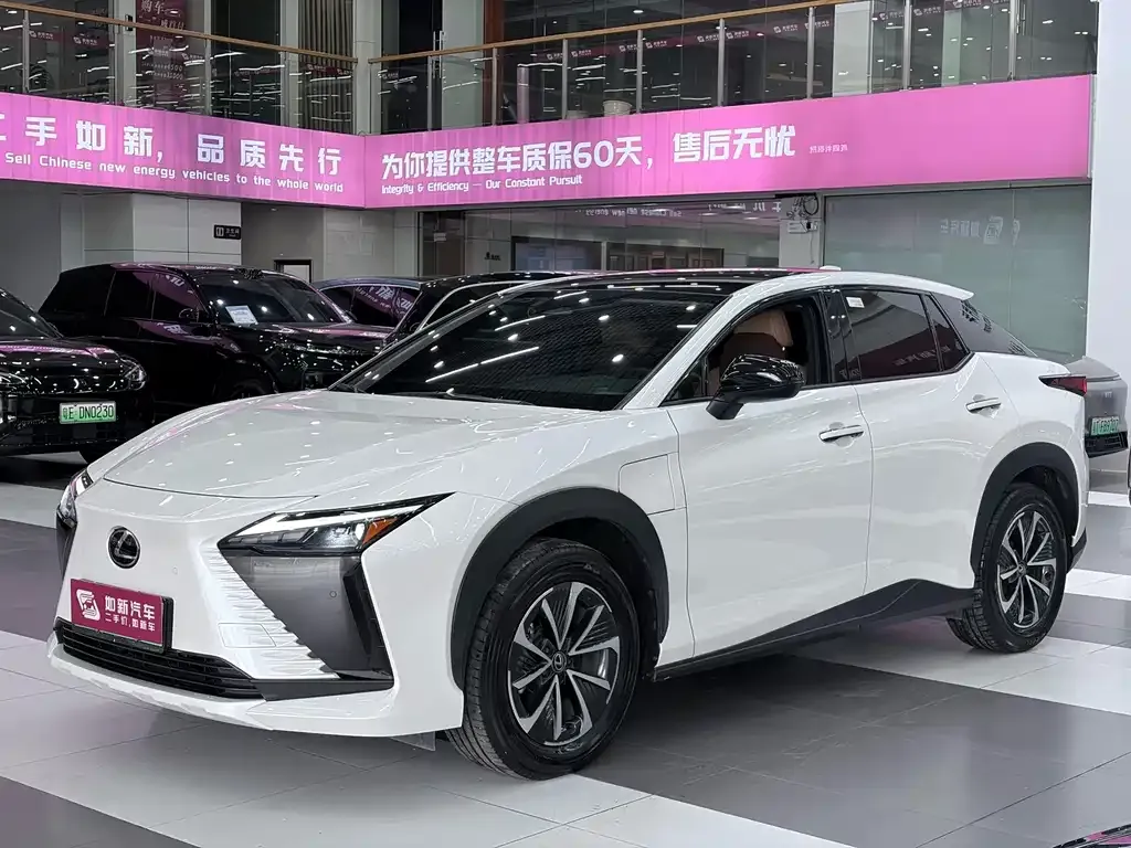 Lexus RZ — фото 1