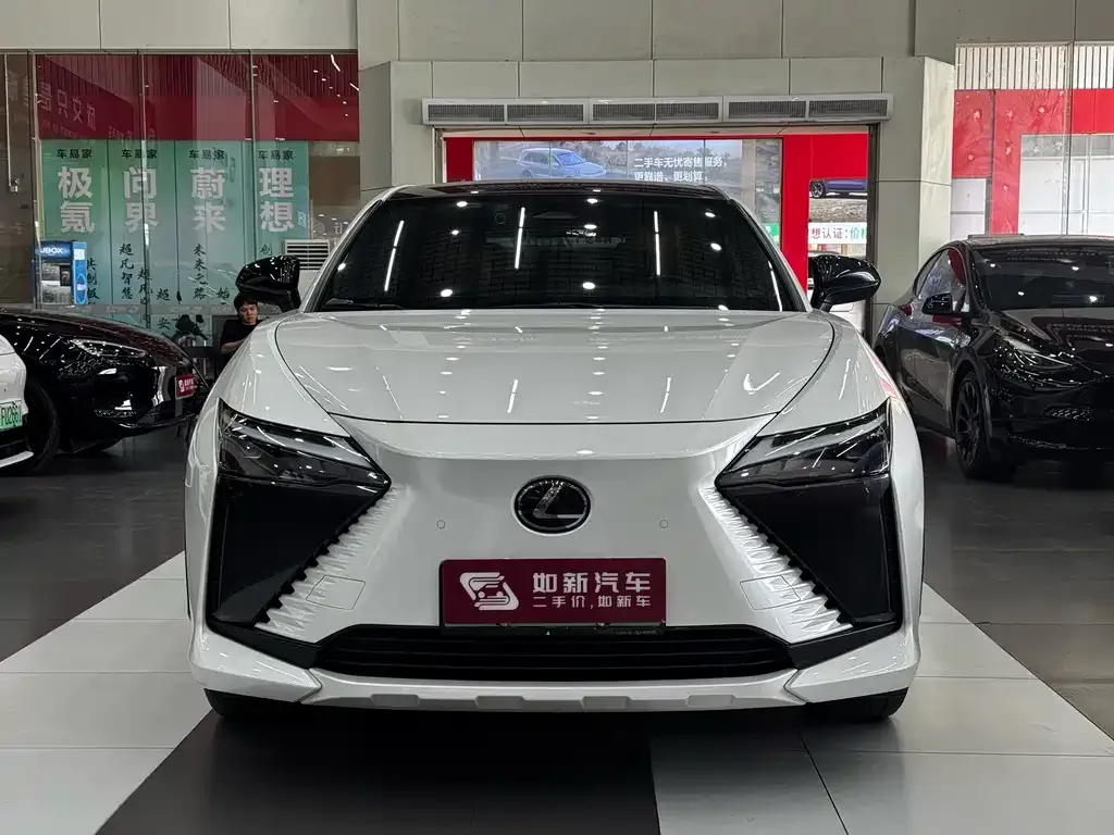 Lexus RZ — фото 2