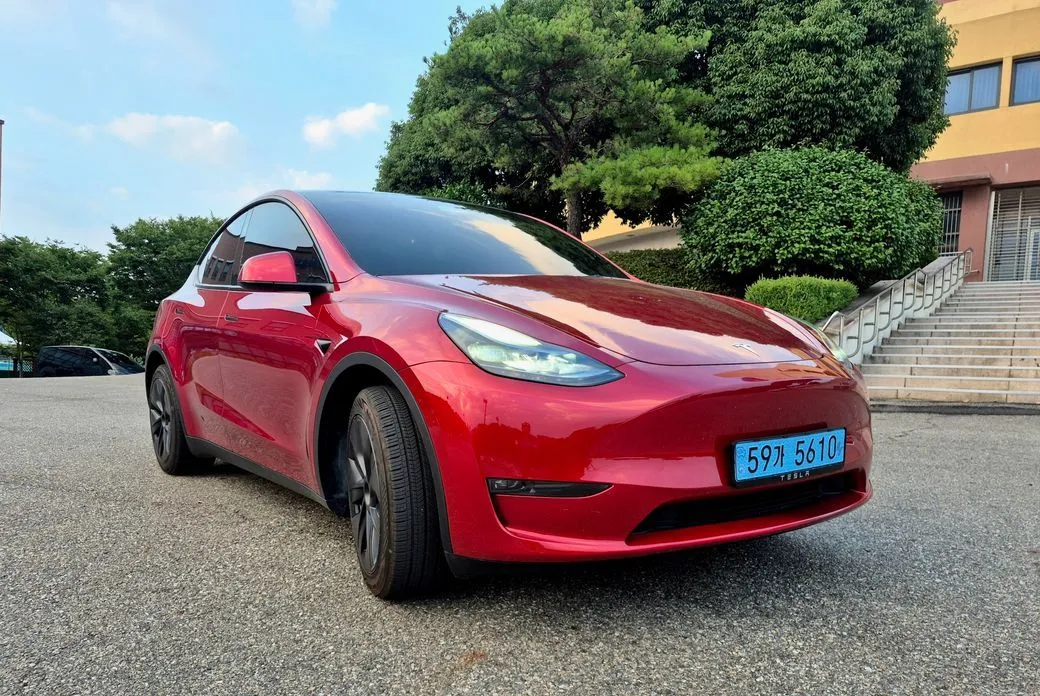 Tesla Model Y — фото 1