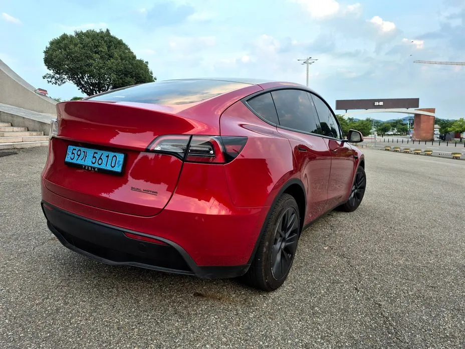 Tesla Model Y — фото 9