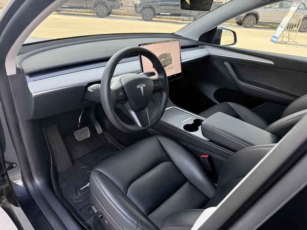 Tesla Model Y — фото 5