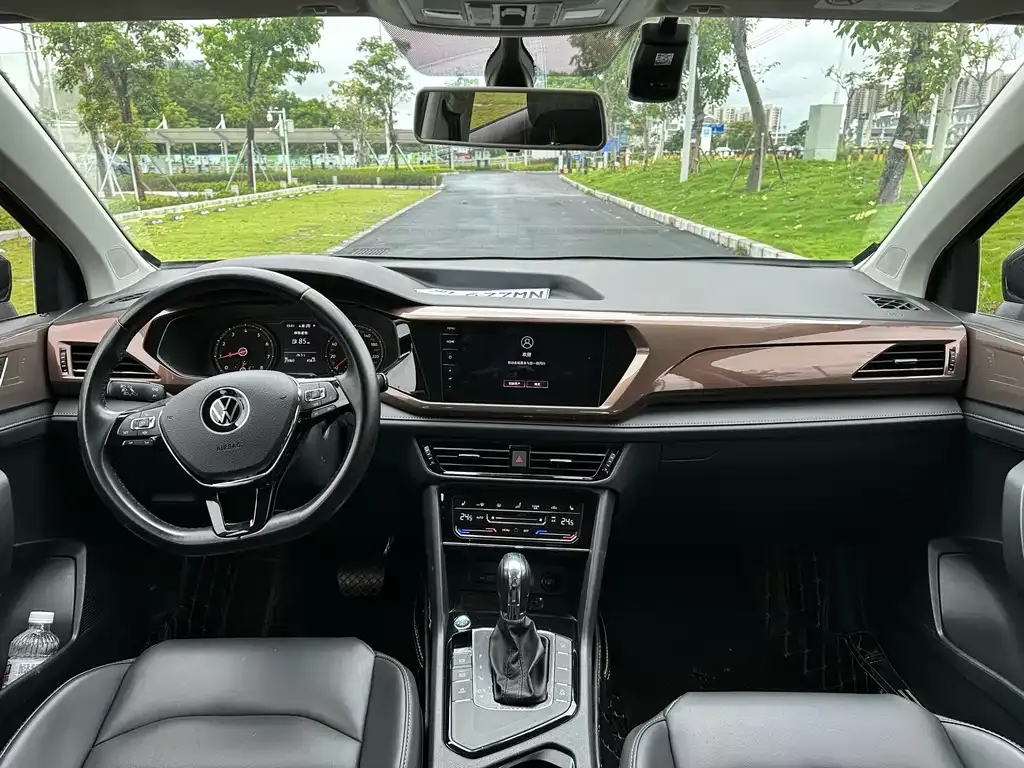 Volkswagen Tharu — фото 2