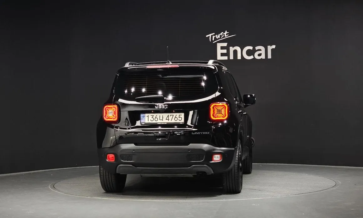 Jeep Renegade — фото 2