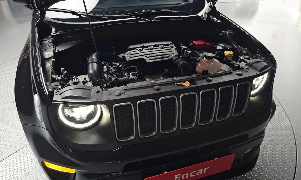 Jeep Renegade — фото 9