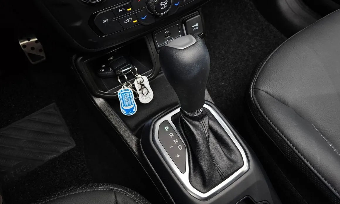 Jeep Renegade — фото 10