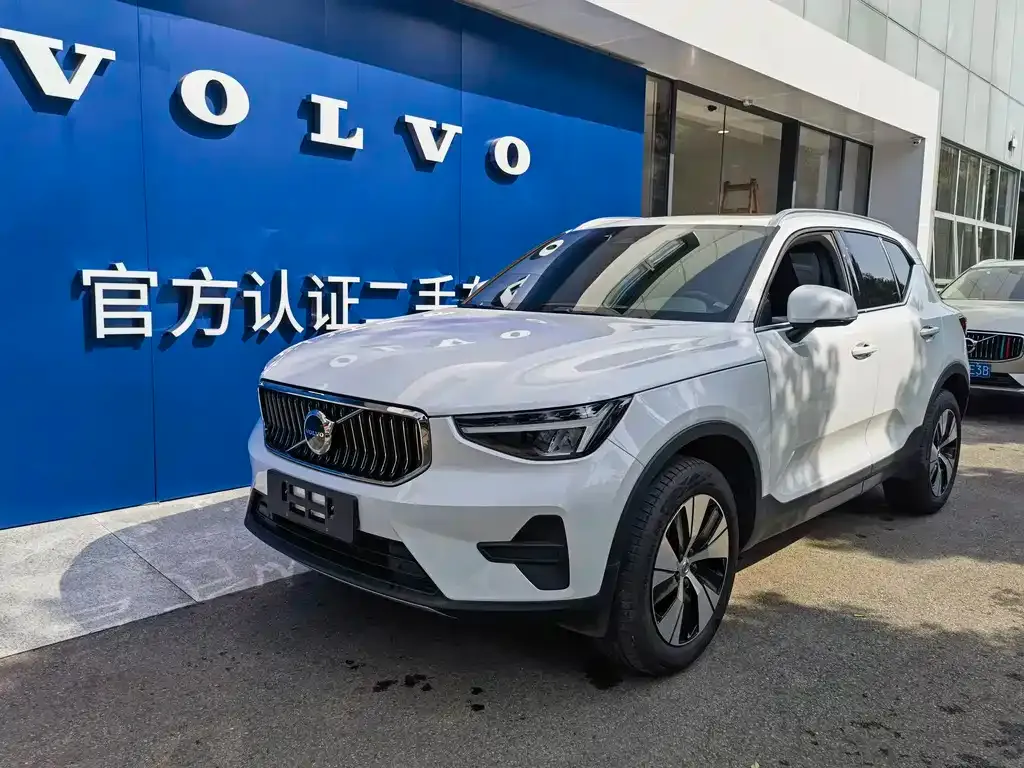 Volvo XC40 — фото 1