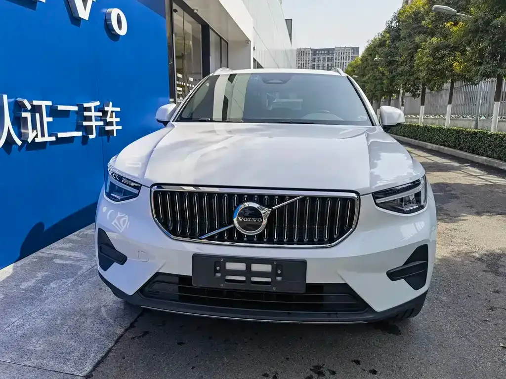 Volvo XC40 — фото 2