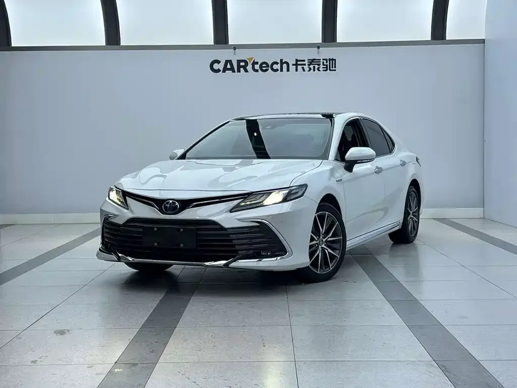Toyota Camry — фото 4