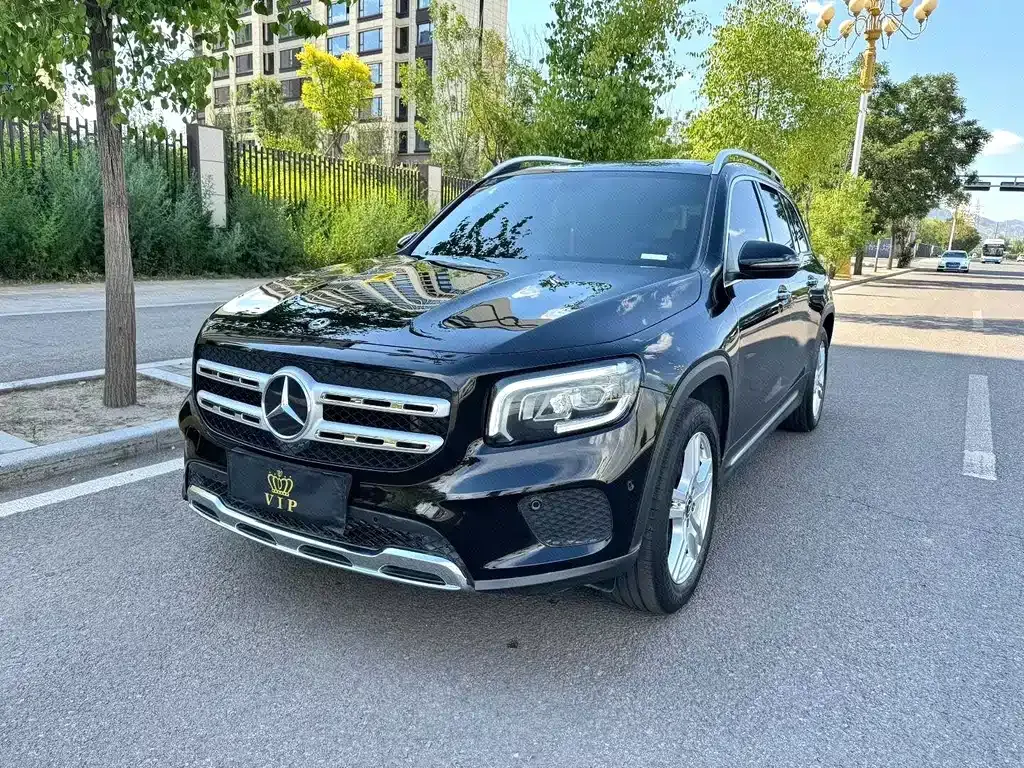 Mercedes-Benz GLB — фото 1