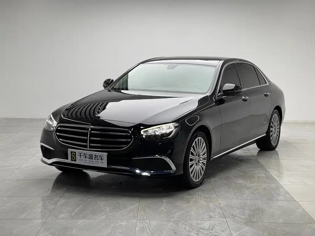 Mercedes-Benz E-Class — фото 1