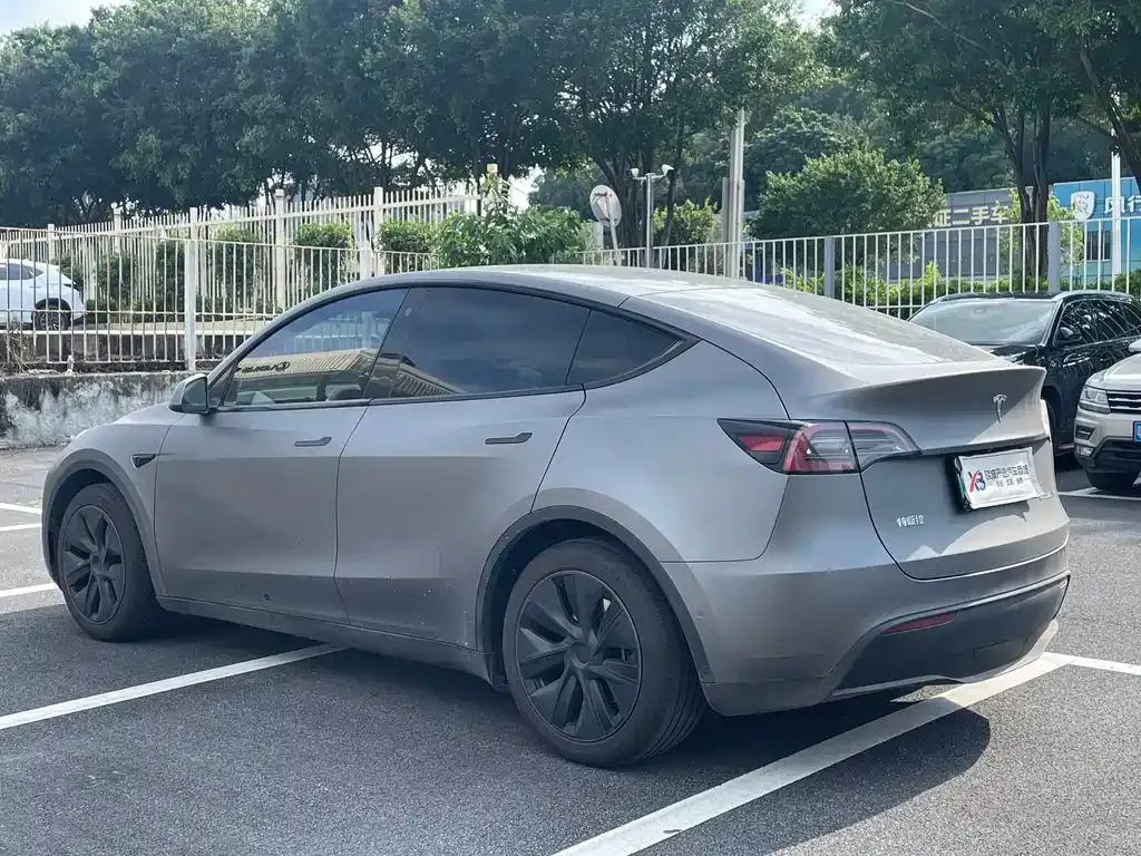 Tesla Model Y — фото 9