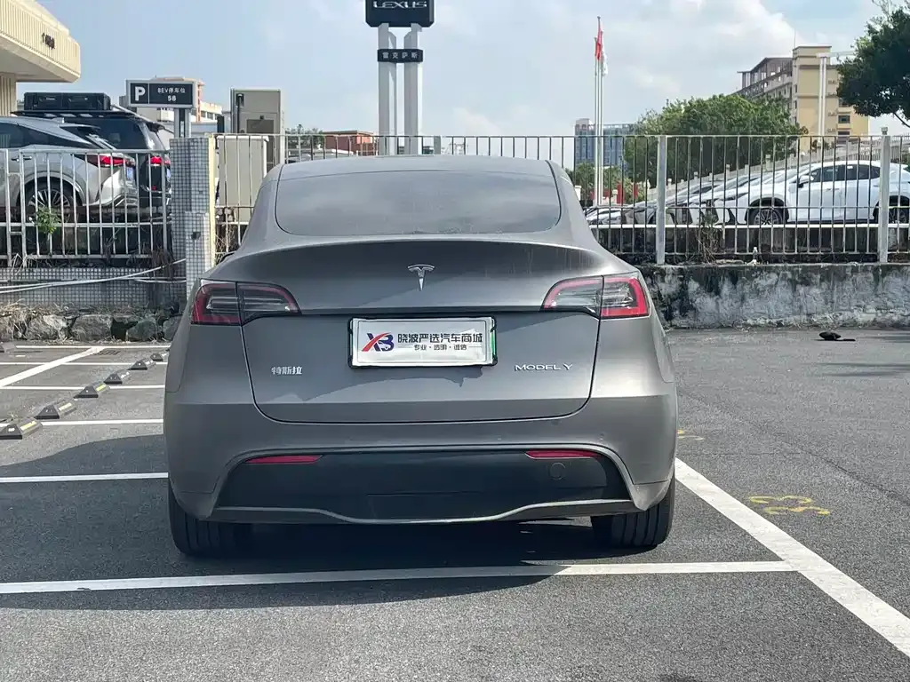 Tesla Model Y — фото 5