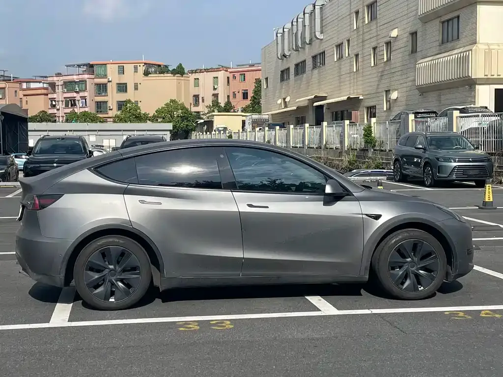 Tesla Model Y — фото 4