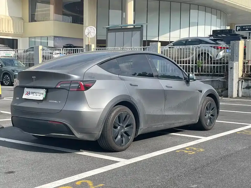 Tesla Model Y — фото 7