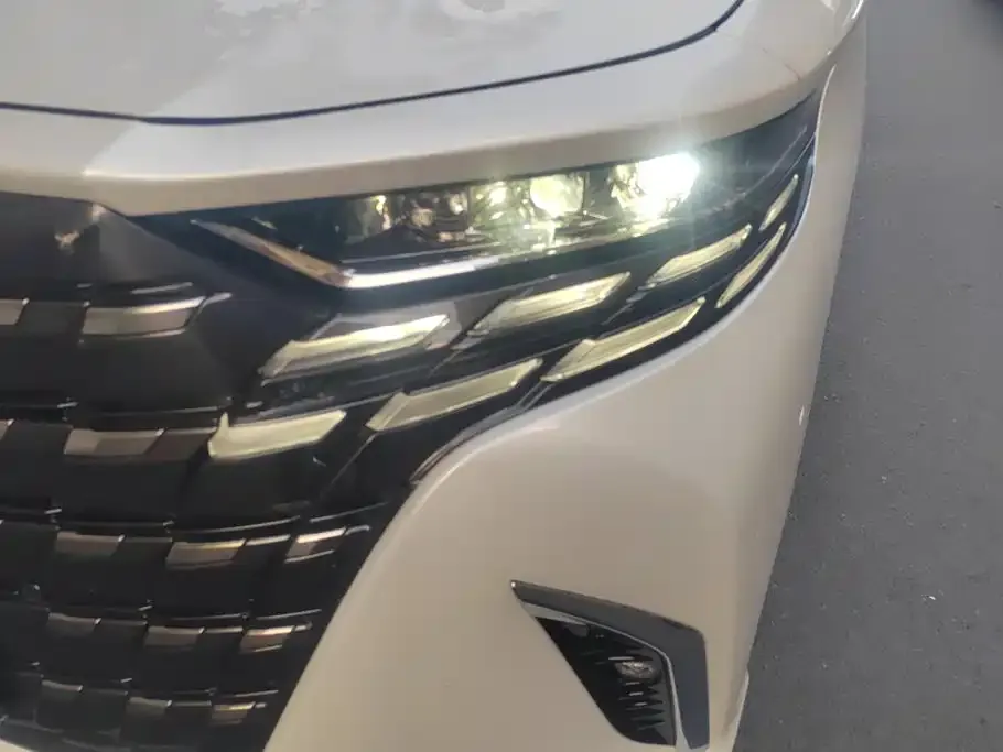 Toyota Alphard — фото 4