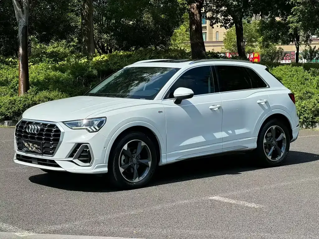 Audi Q3 — фото 1