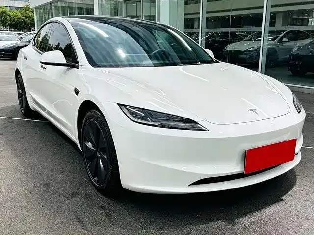 Tesla Model 3 — фото 1