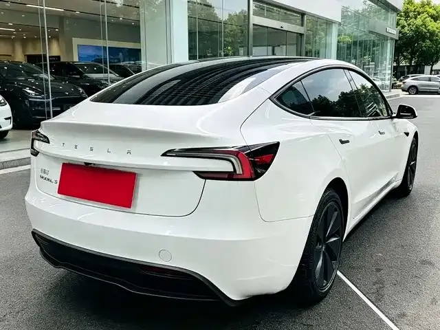 Tesla Model 3 — фото 9