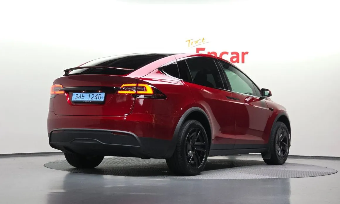 Tesla Model X — фото 3