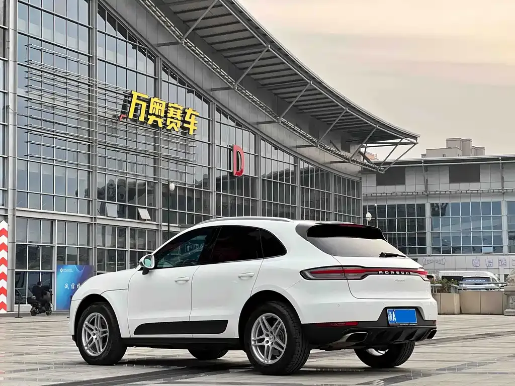 Porsche Macan — фото 9