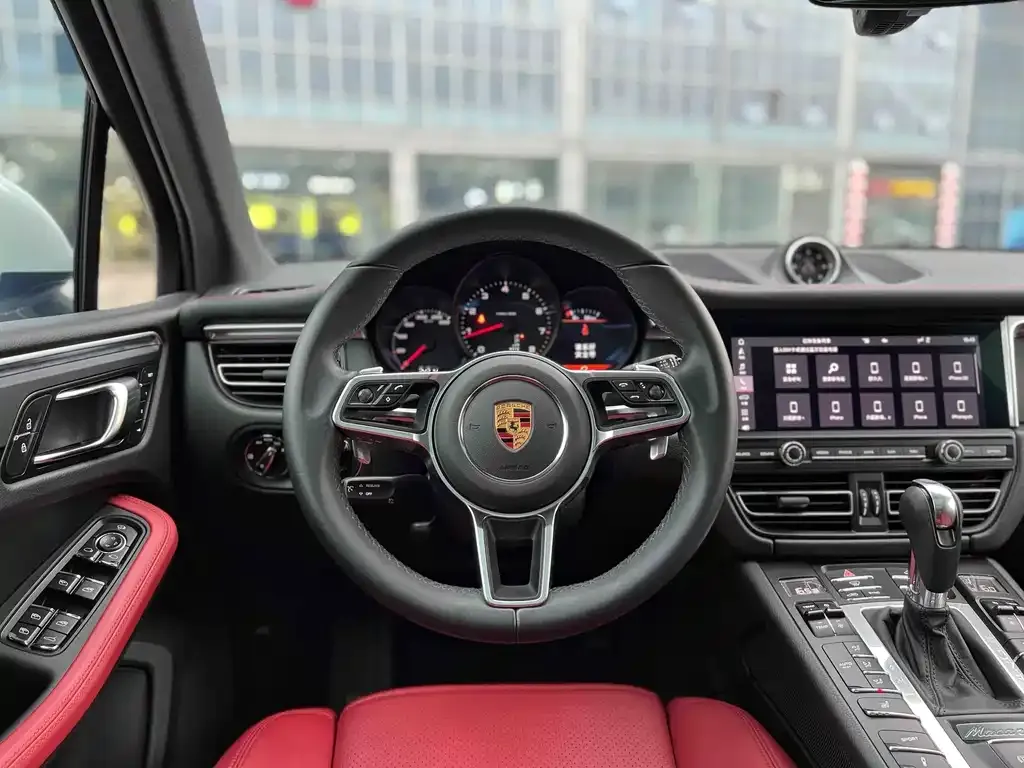 Porsche Macan — фото 10