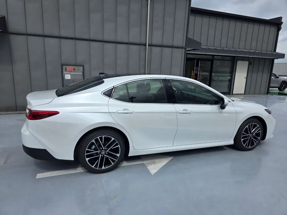 Toyota Camry — фото 10