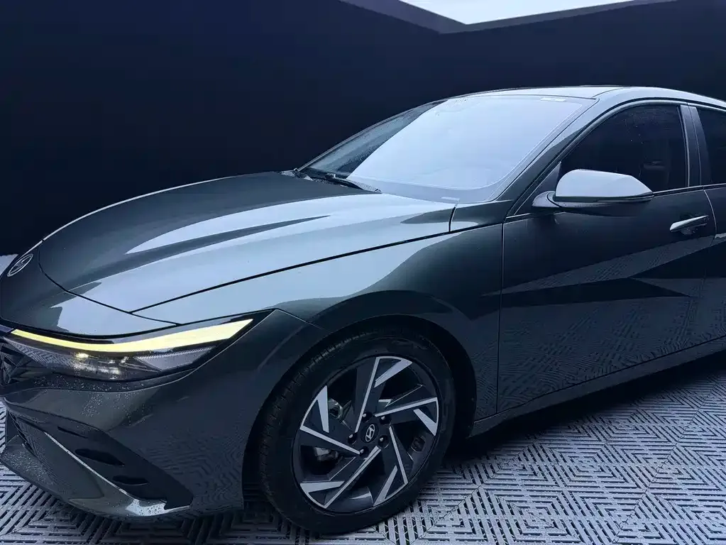 Hyundai Elantra — фото 10