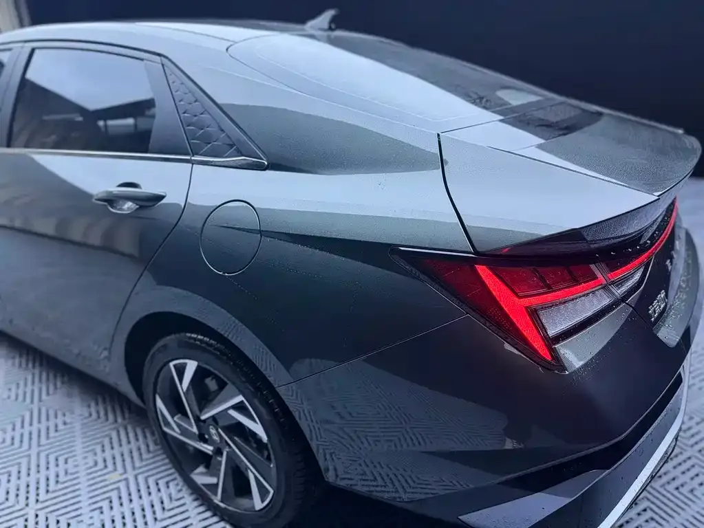 Hyundai Elantra — фото 4