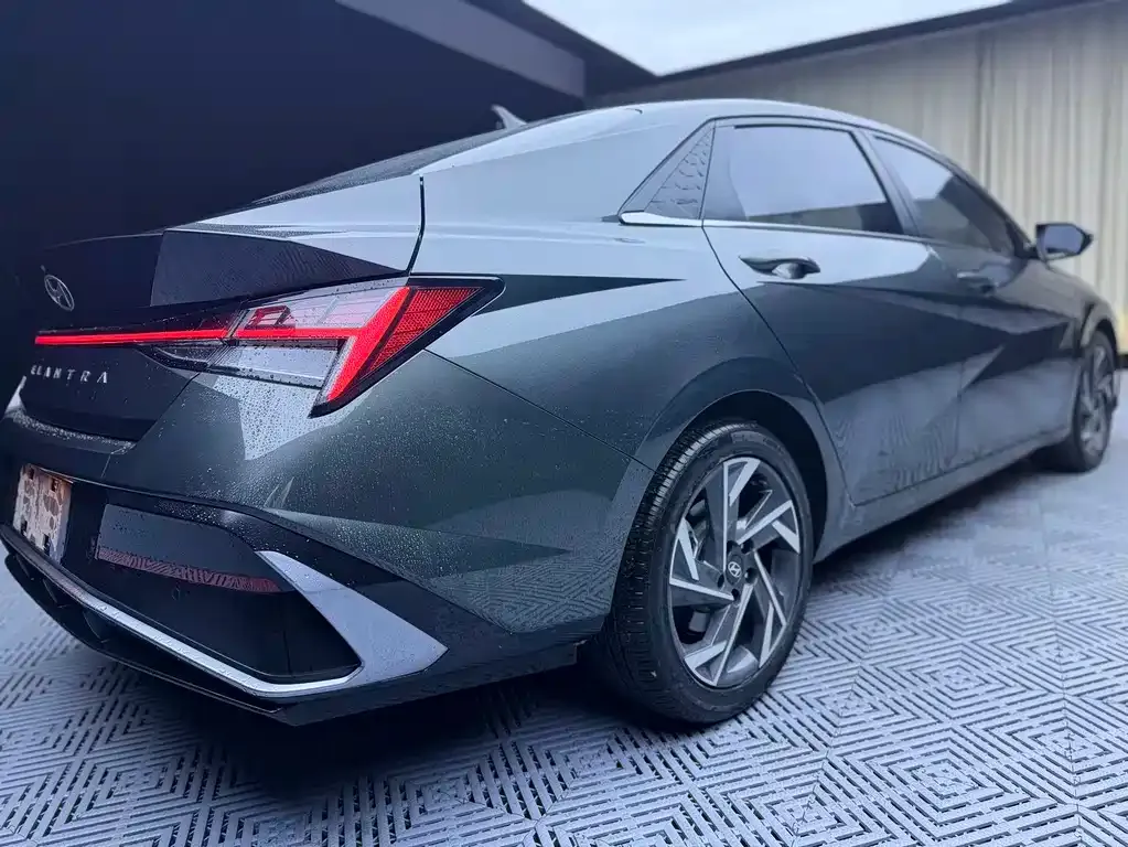 Hyundai Elantra — фото 5