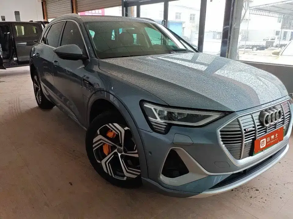 Audi e-tron — фото 3