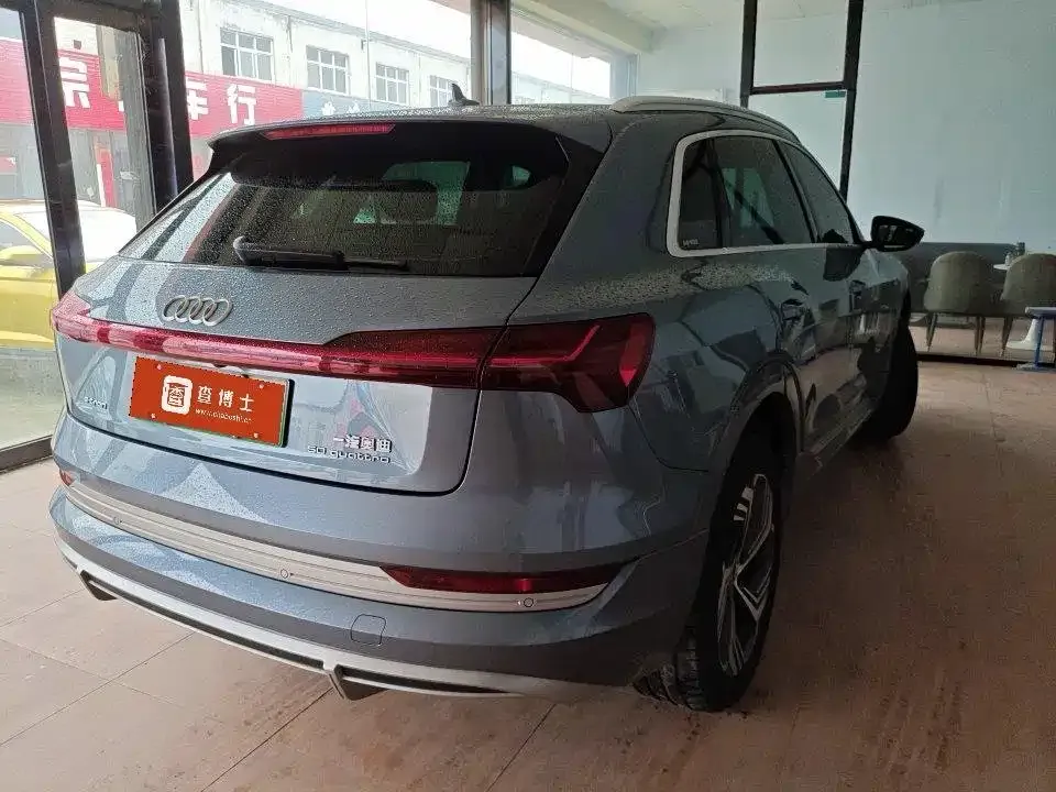 Audi e-tron — фото 10