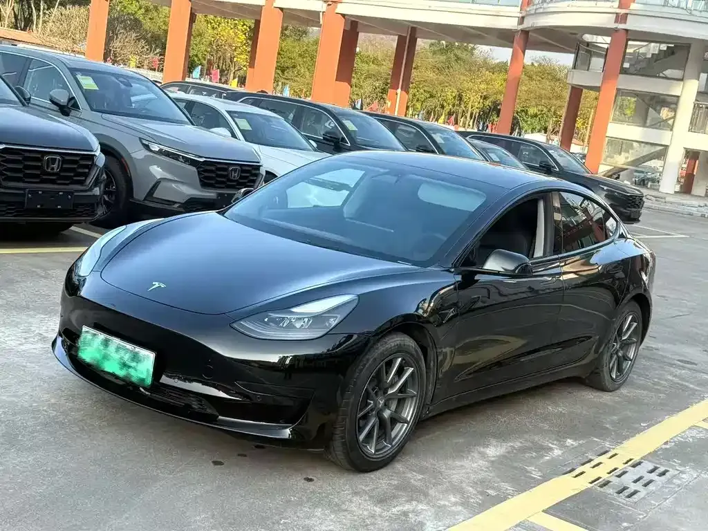 Tesla Model 3 — фото 1