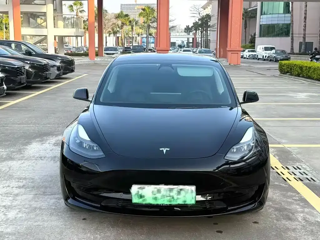Tesla Model 3 — фото 9