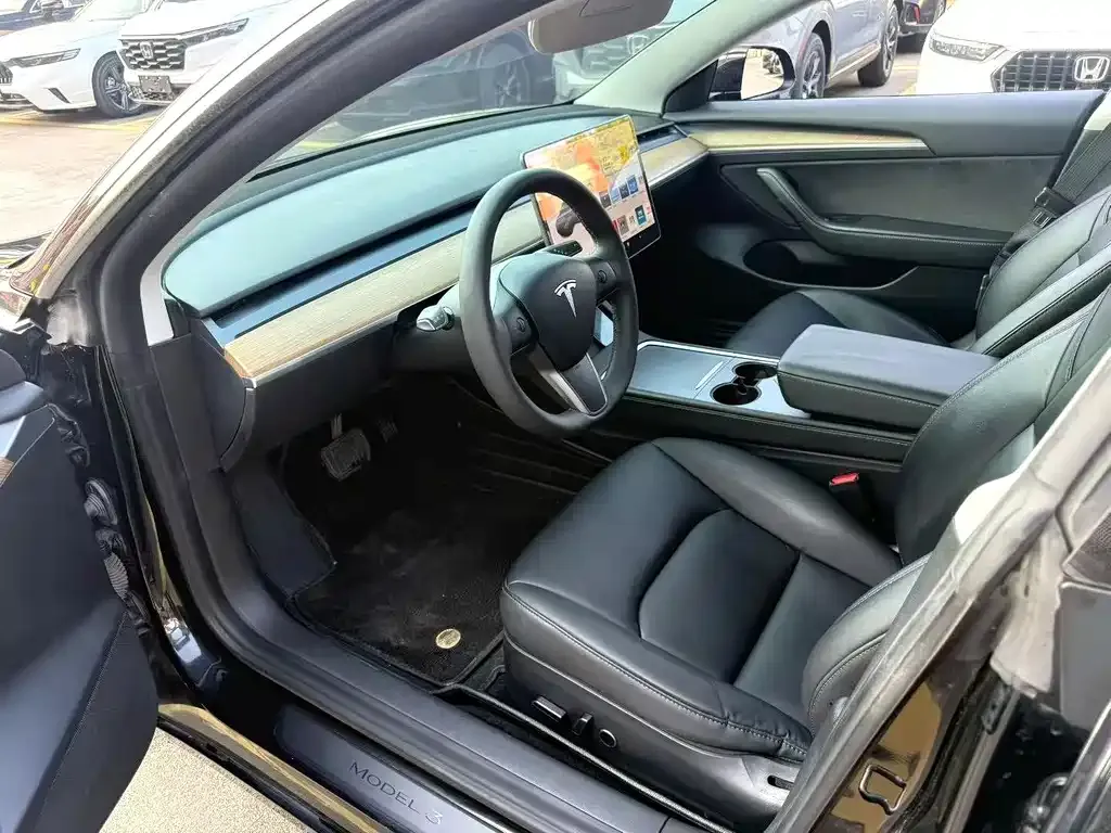 Tesla Model 3 — фото 2