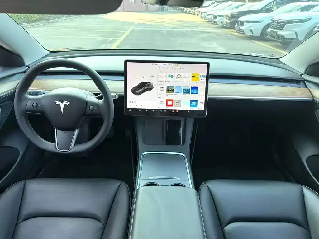 Tesla Model 3 — фото 3