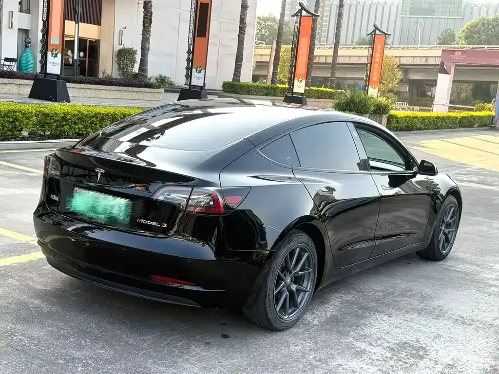 Tesla Model 3 — фото 5