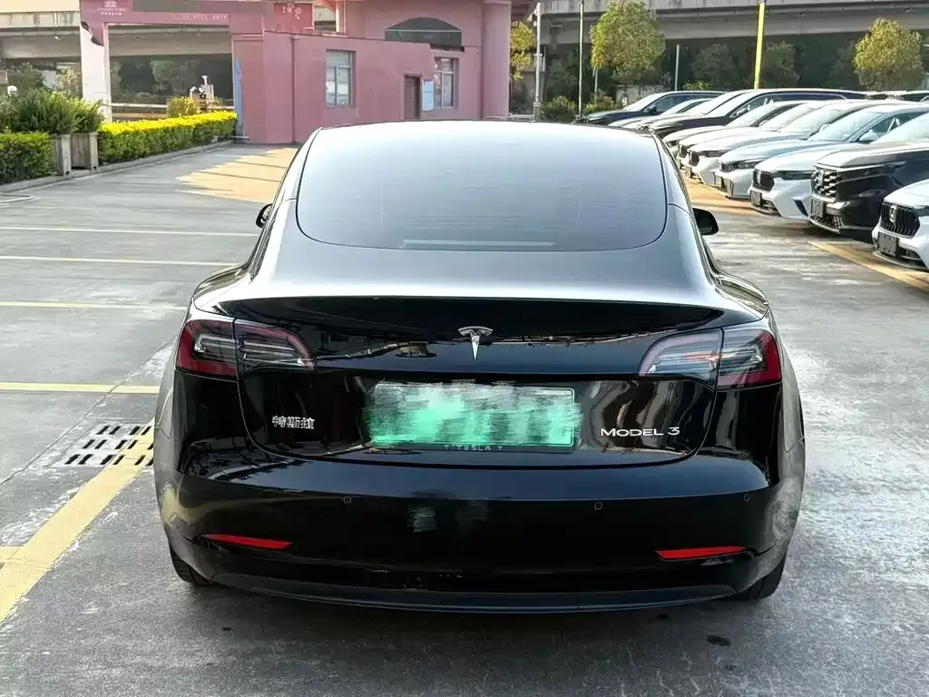 Tesla Model 3 — фото 6