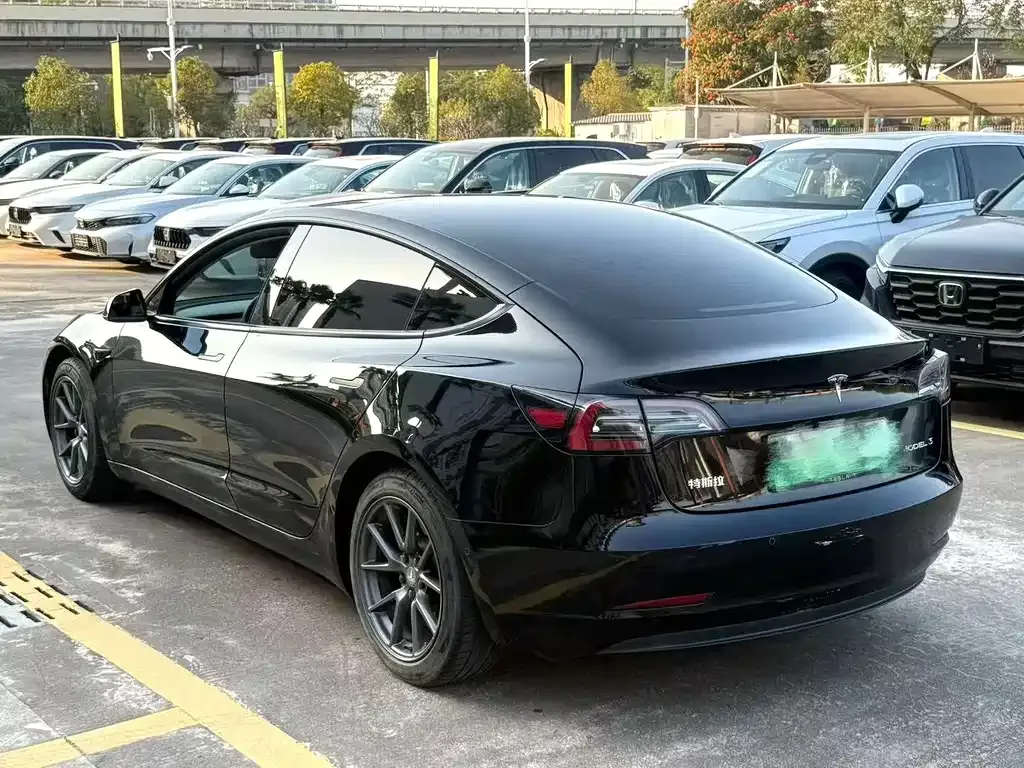 Tesla Model 3 — фото 7