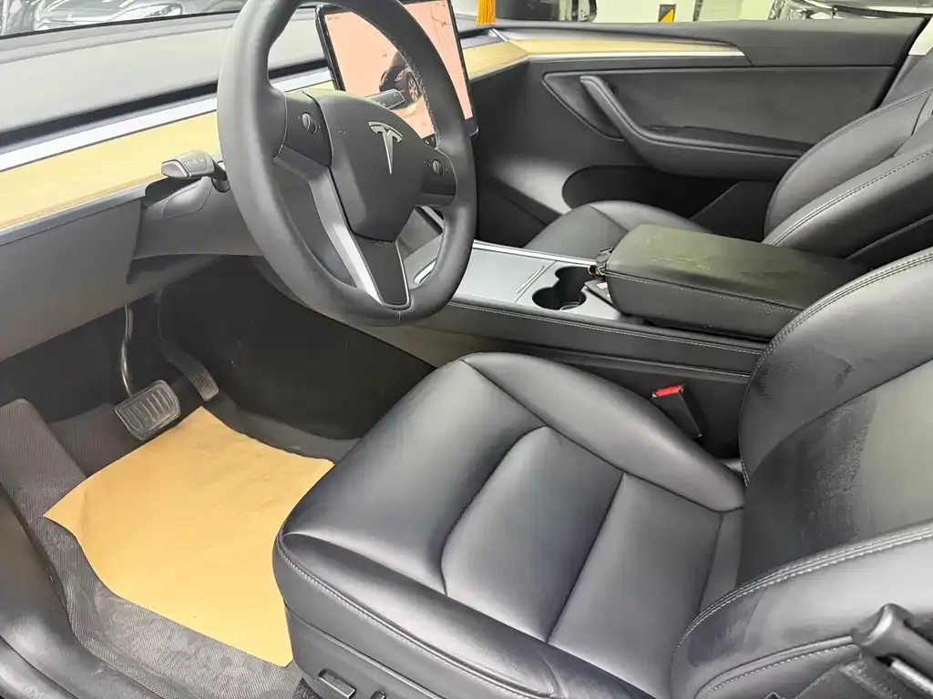 Tesla Model Y — фото 8