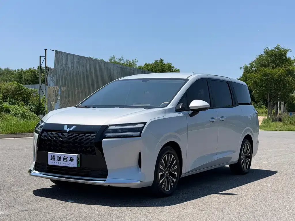 Wuling Starlight 730 New Energy — фото 1