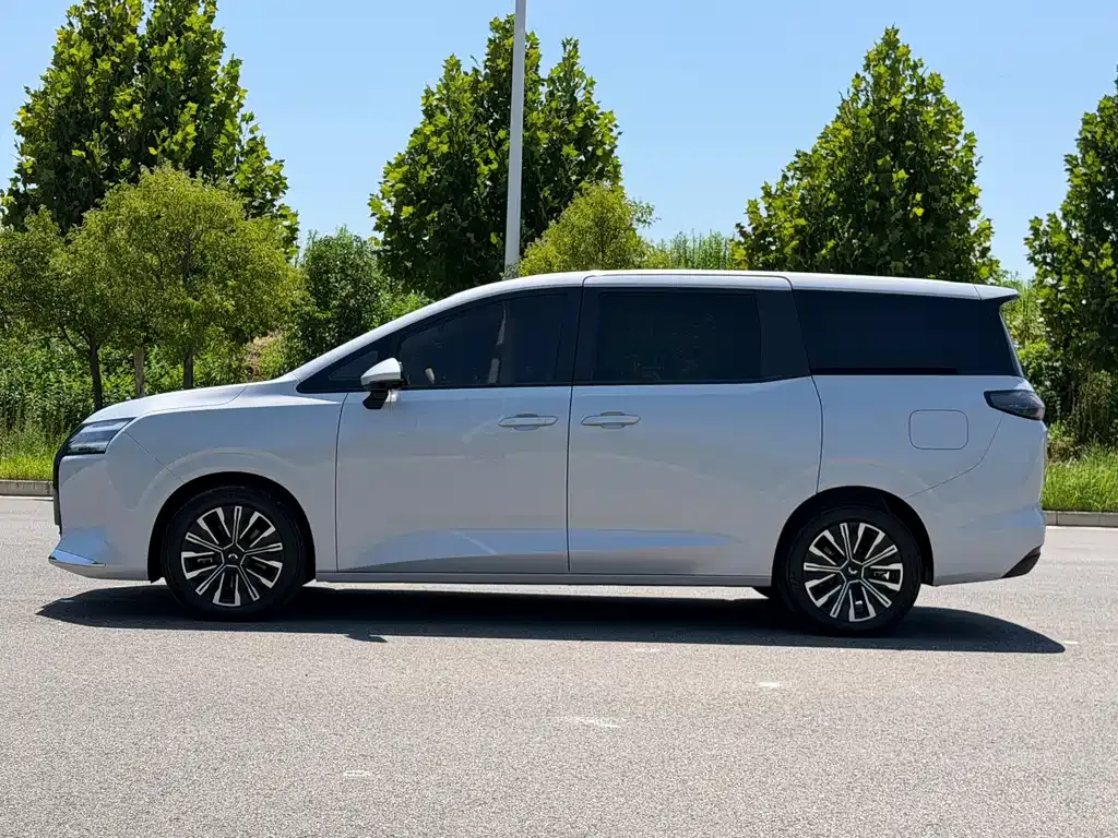 Wuling Starlight 730 New Energy — фото 7