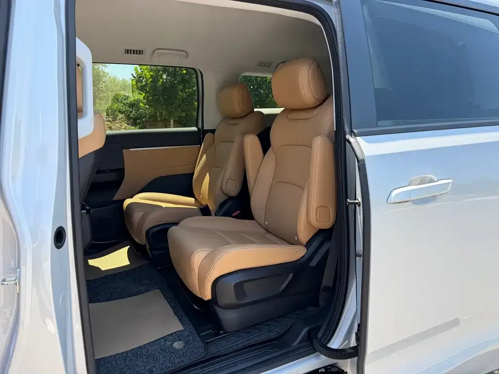 Wuling Starlight 730 New Energy — фото 2