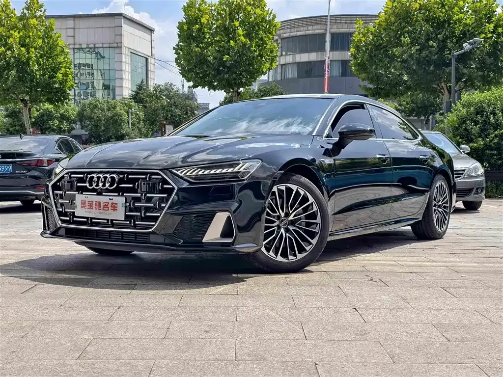 Audi A7L — фото 1