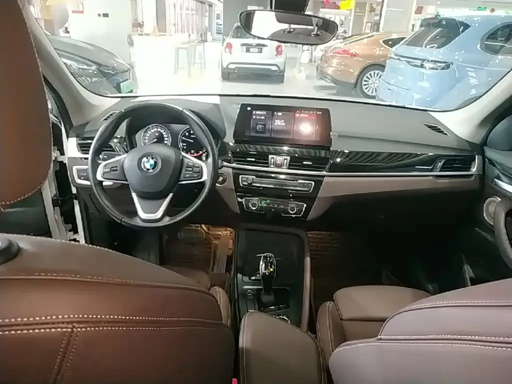 BMW X1 — фото 9