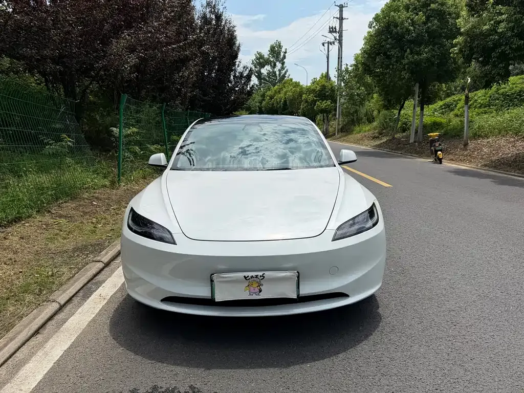 Tesla Model 3 — фото 10