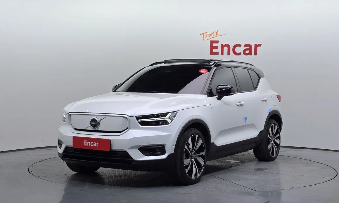 Volvo XC40 — фото 1