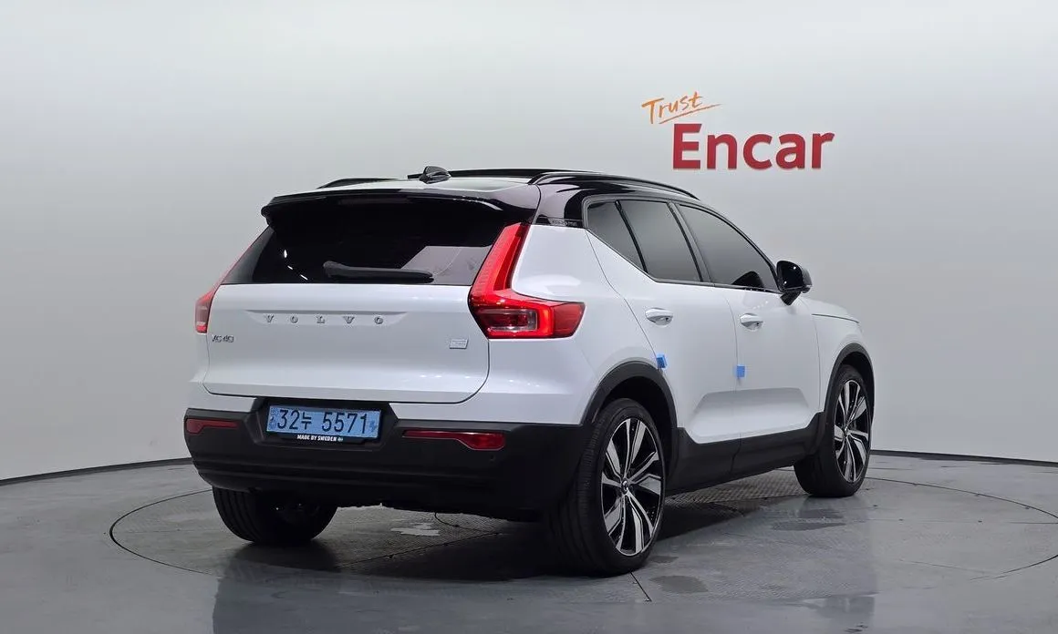 Volvo XC40 — фото 4